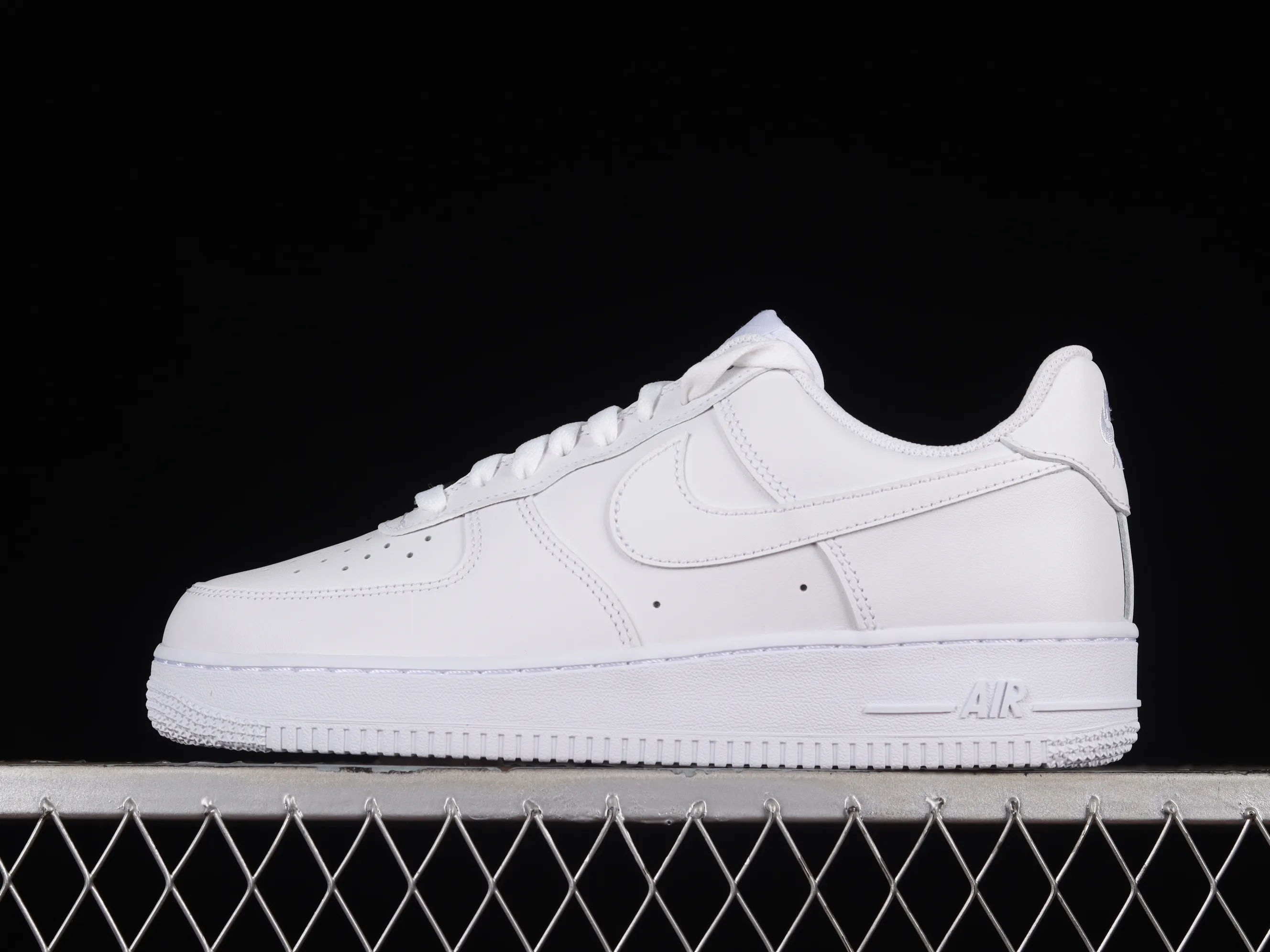 All categories Nk Air Force 1 Air Force series Nk Air Force 1 Low Air Force low-top XP version Nk Air Force 1'07 Low Air Force One Classic all-white low-top casual sneakers CW2288-111